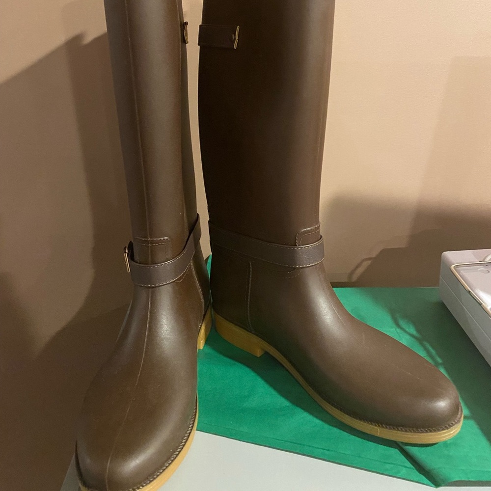 Brand new, winter boots